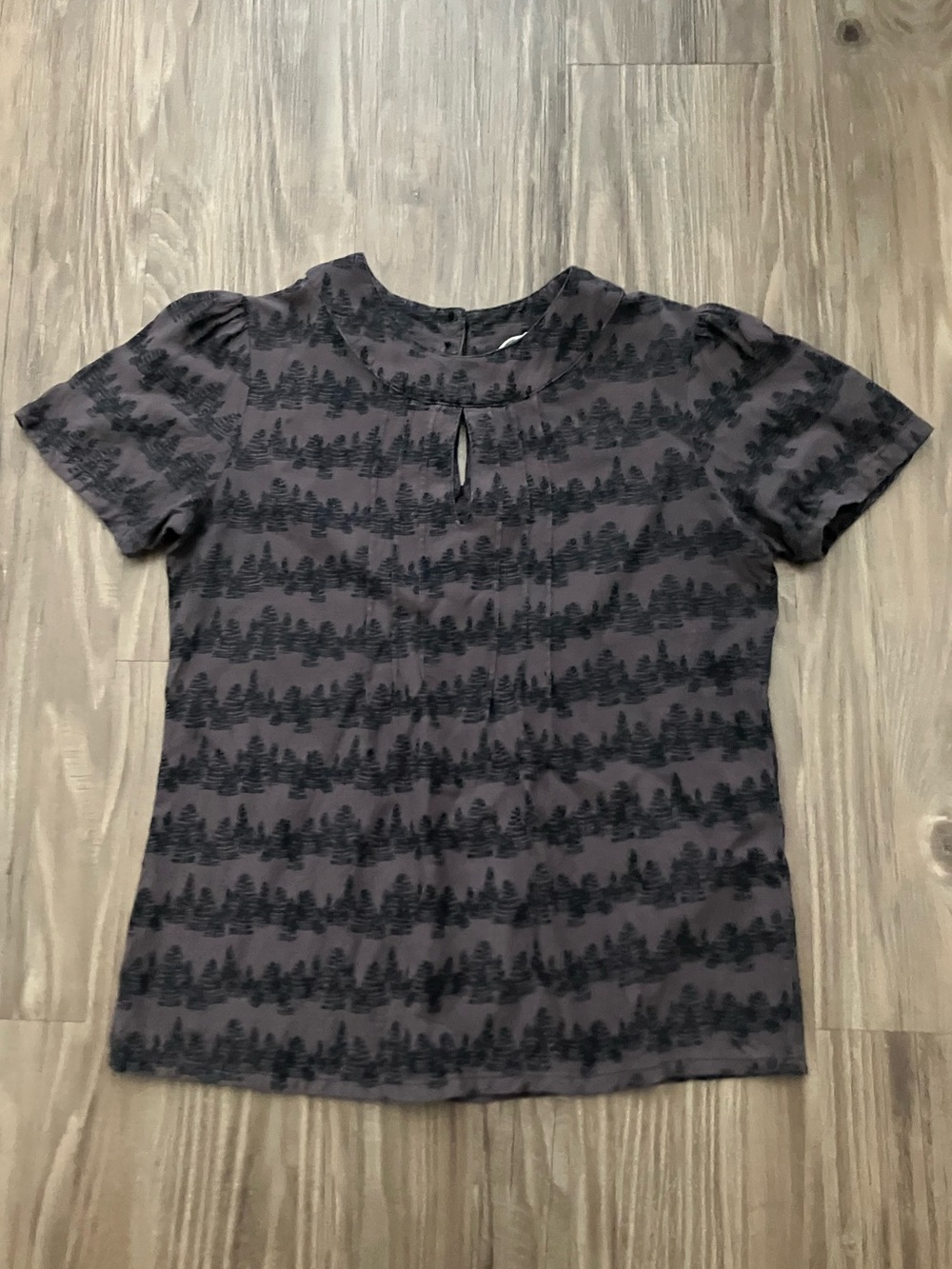 Circus Ireland Gray Short Sleeve Tee Blouse with Black Tree Print and pintuck